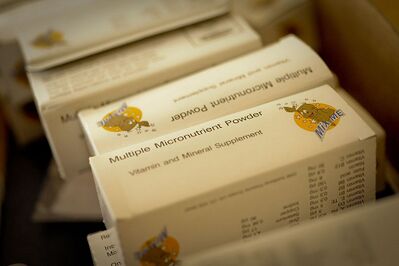 Malnurished children recieve multimicronutrient powder